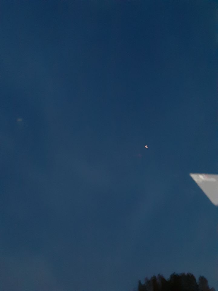 Ronddraaiende bollen op een vast punt 200 mtr boven brug Sluiskil foto